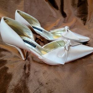 Caparros Morgana Gold 8.5 Satin 3” Heel Party New Year’s Date Holiday Wedding